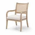 Fauteuil en bois avec dossier en rotin et assise en lin beige